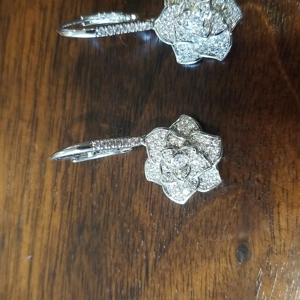 🌹Crystal Rose Earrings - Picture 5 of 5